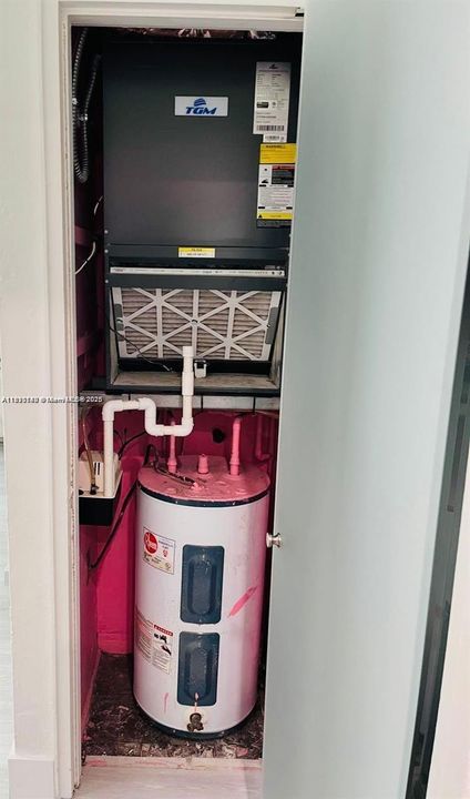 Active With Contract: $2,400 (2 beds, 1 baths, 786 Square Feet)