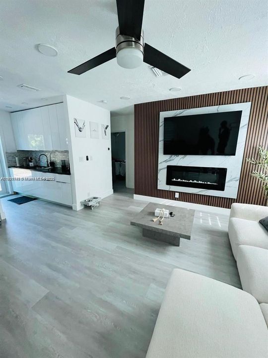 Active With Contract: $2,400 (2 beds, 1 baths, 786 Square Feet)