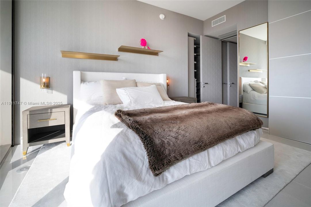 На продажу: $2,399,000 (2 спален, 2 ванн, 1138 Квадратных фут)