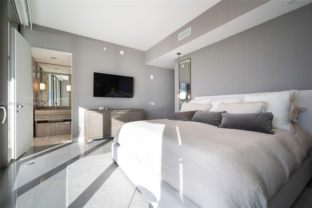 На продажу: $2,399,000 (2 спален, 2 ванн, 1138 Квадратных фут)