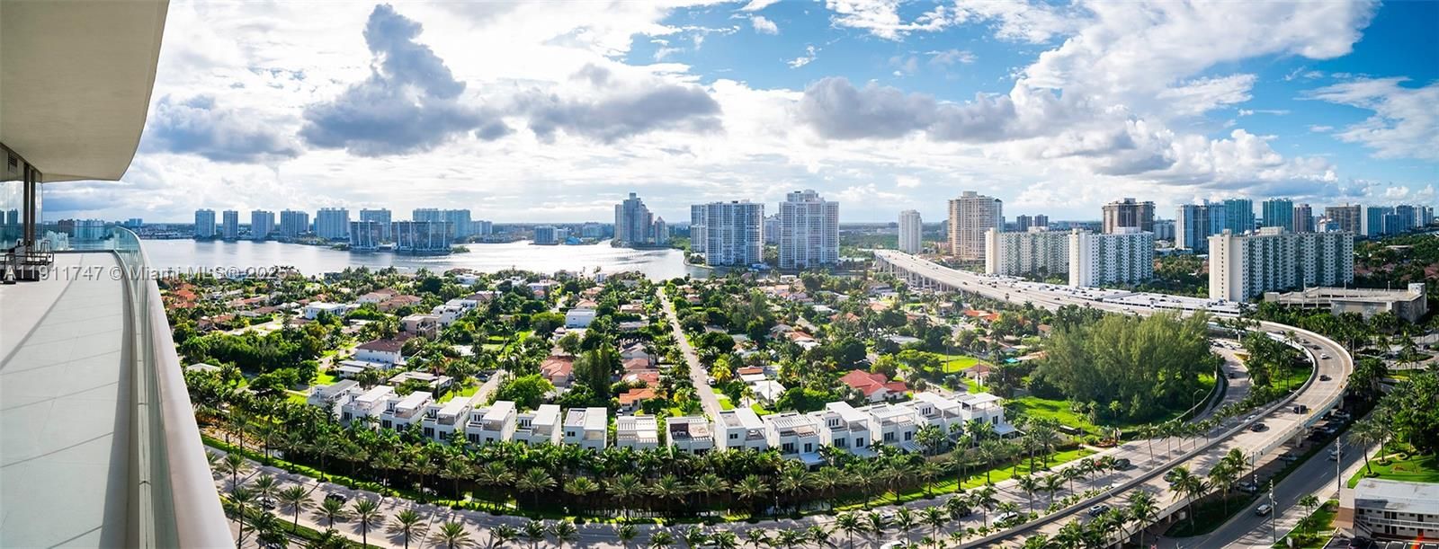 На продажу: $2,399,000 (2 спален, 2 ванн, 1138 Квадратных фут)