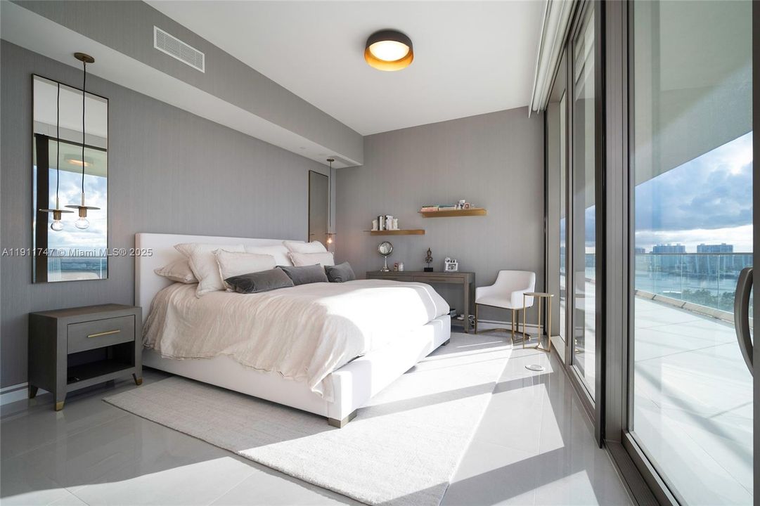 На продажу: $2,399,000 (2 спален, 2 ванн, 1138 Квадратных фут)