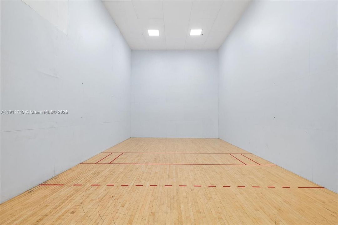 待售: $240,000 (2 贝兹, 2 浴室, 1065 平方英尺)