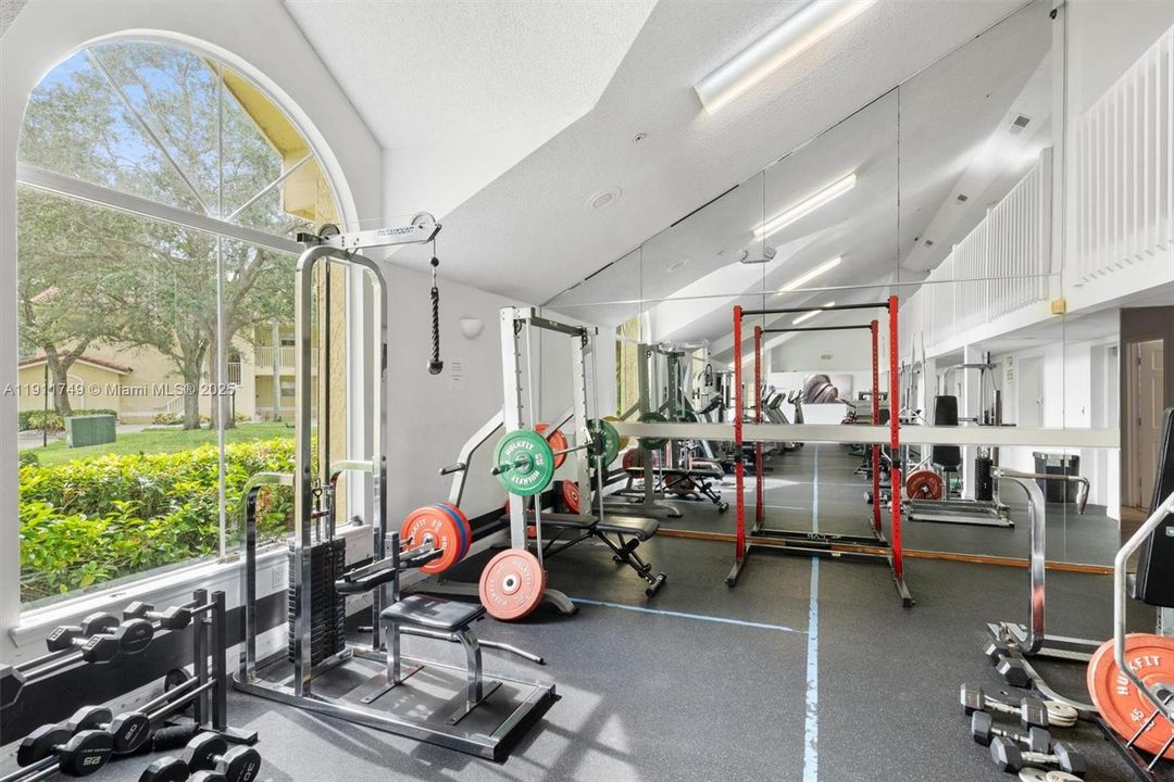 待售: $240,000 (2 贝兹, 2 浴室, 1065 平方英尺)