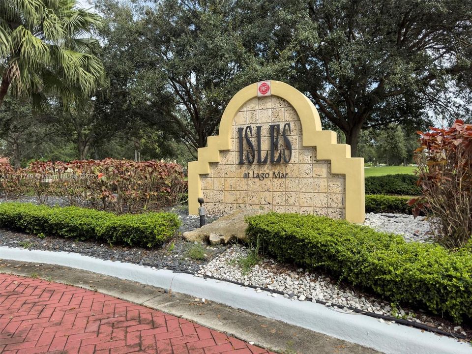 待售: $240,000 (2 贝兹, 2 浴室, 1065 平方英尺)