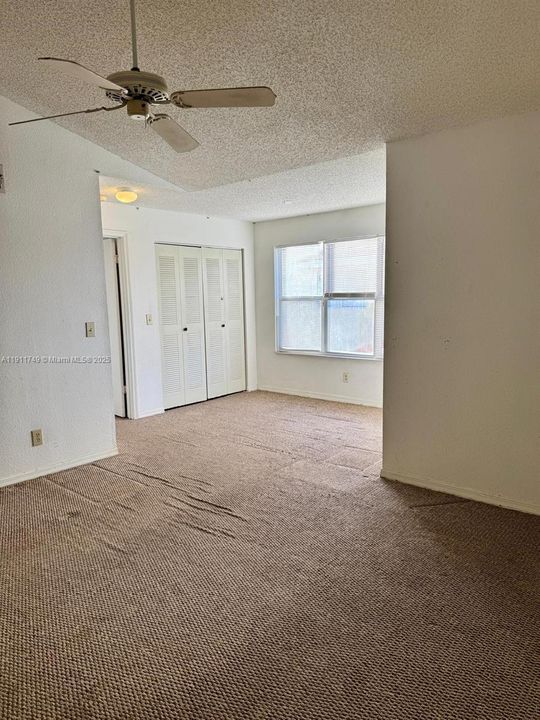 待售: $240,000 (2 贝兹, 2 浴室, 1065 平方英尺)