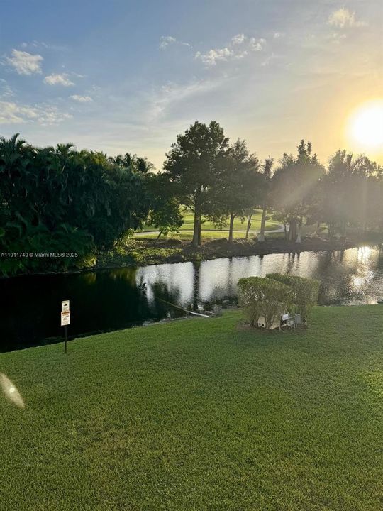 待售: $240,000 (2 贝兹, 2 浴室, 1065 平方英尺)