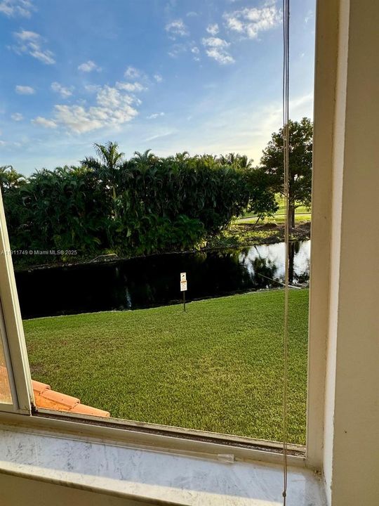 待售: $240,000 (2 贝兹, 2 浴室, 1065 平方英尺)