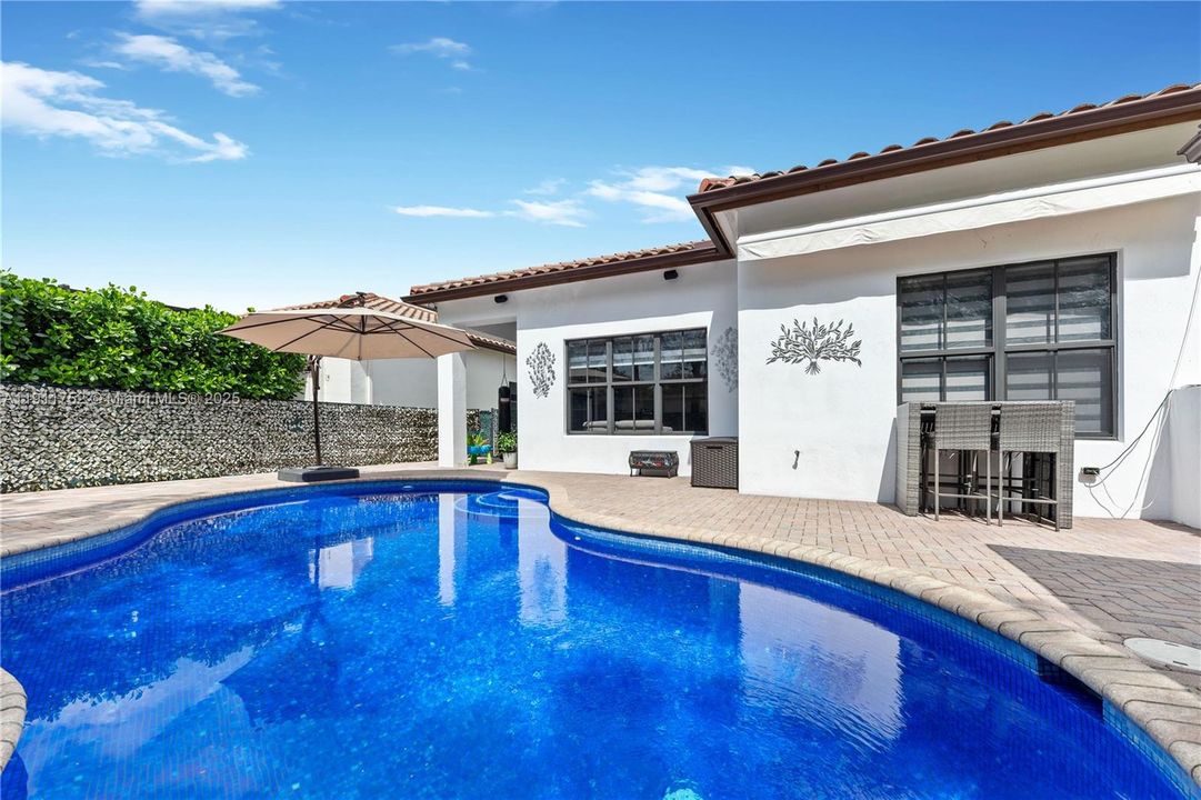 Active With Contract: $1,025,000 (4 beds, 3 baths, 2320 Square Feet)