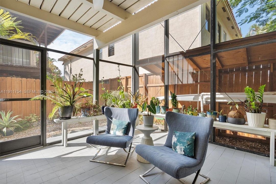 For Sale: $920,000 (2 beds, 2 baths, 1060 Square Feet)