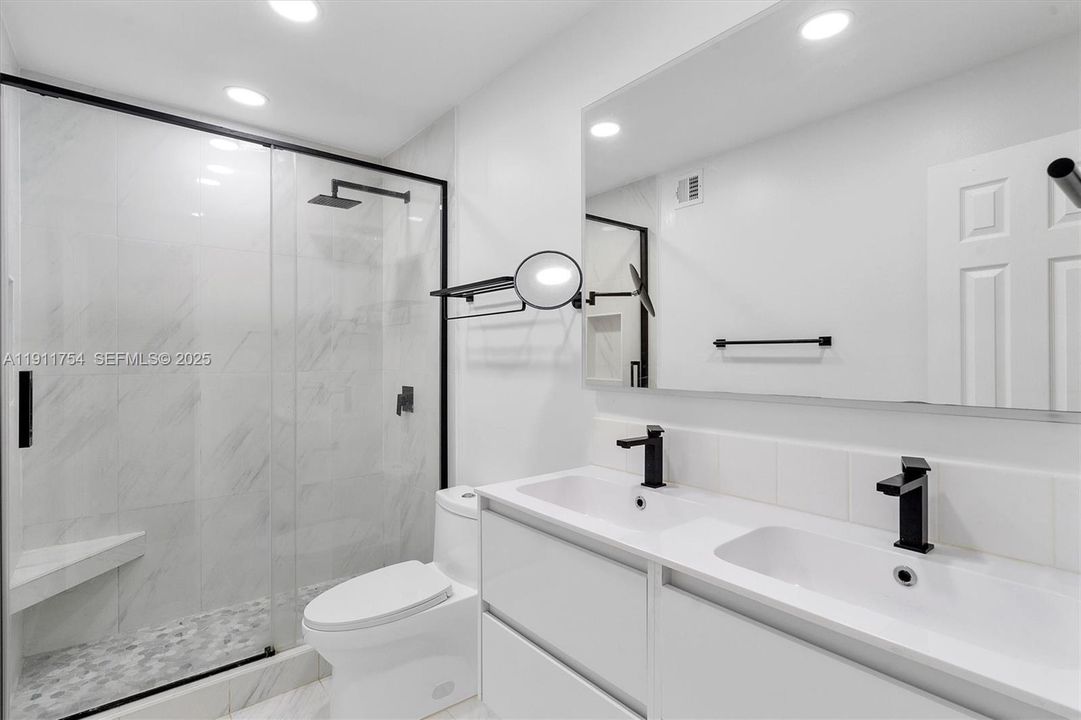 For Sale: $920,000 (2 beds, 2 baths, 1060 Square Feet)