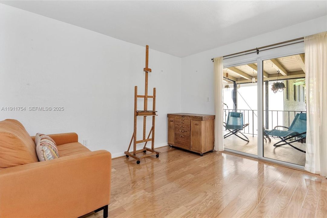 For Sale: $920,000 (2 beds, 2 baths, 1060 Square Feet)