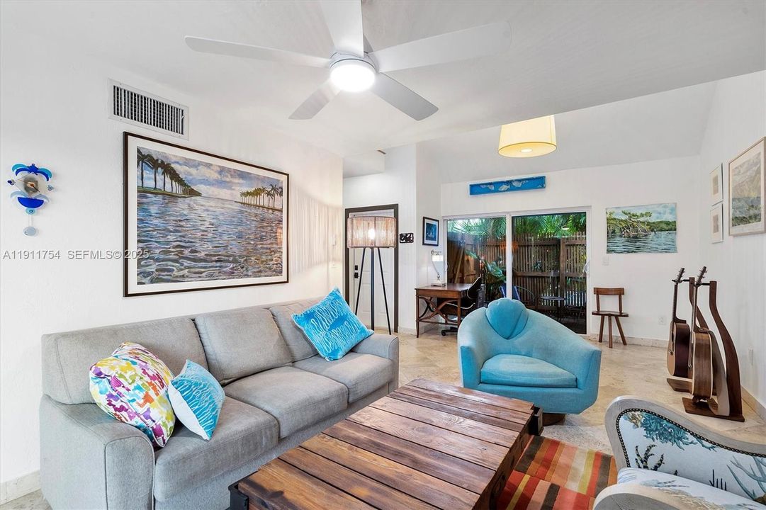 For Sale: $920,000 (2 beds, 2 baths, 1060 Square Feet)