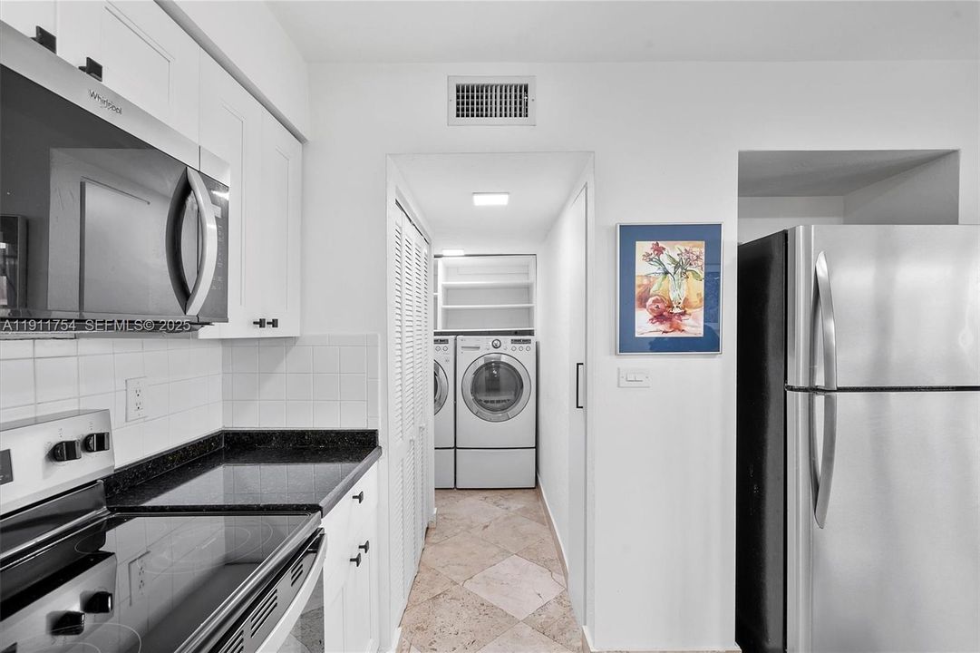 For Sale: $920,000 (2 beds, 2 baths, 1060 Square Feet)