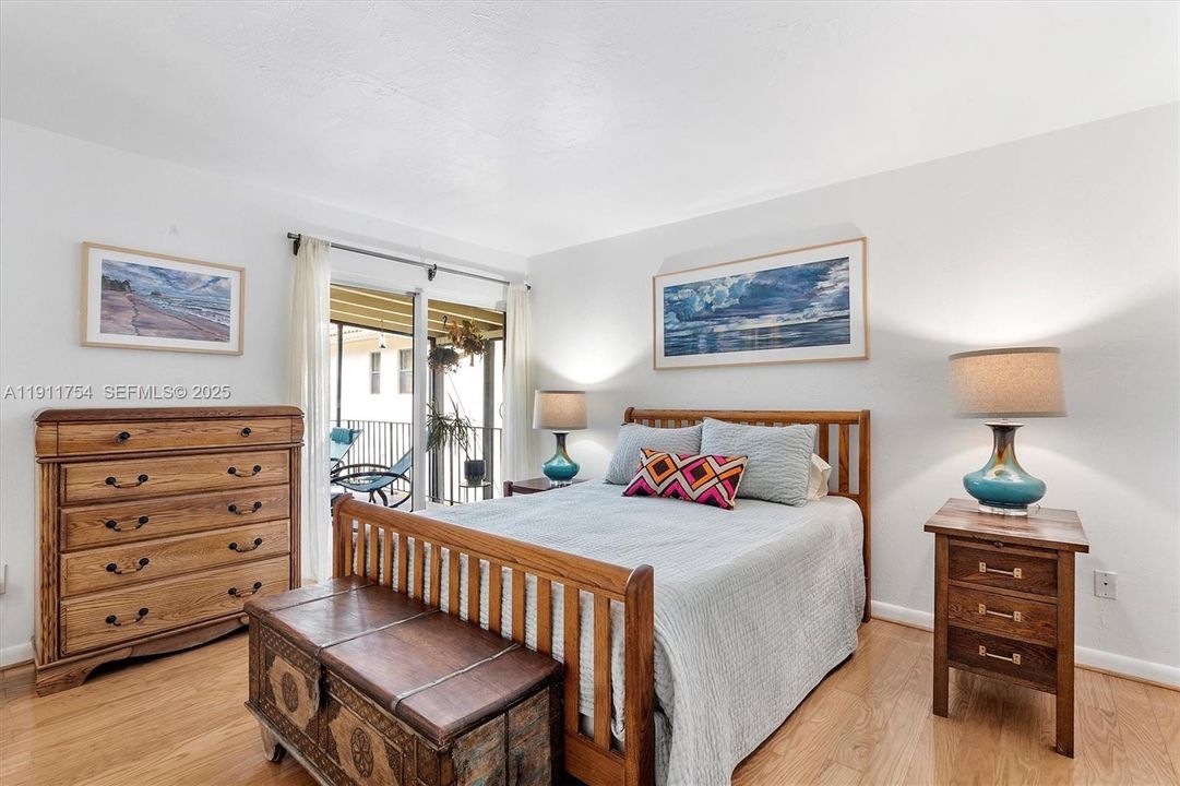 For Sale: $920,000 (2 beds, 2 baths, 1060 Square Feet)