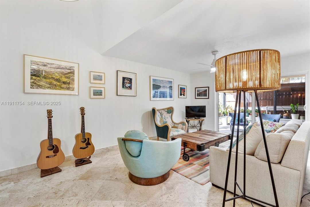 For Sale: $920,000 (2 beds, 2 baths, 1060 Square Feet)