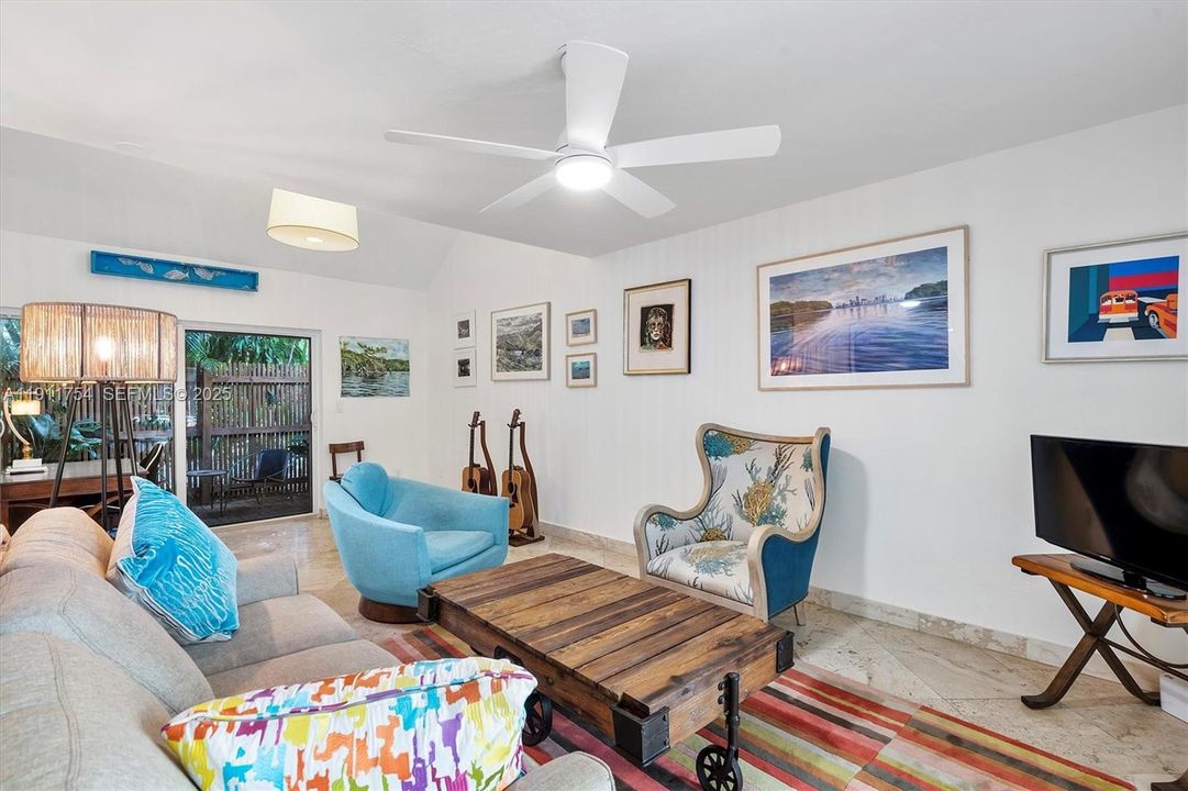 For Sale: $920,000 (2 beds, 2 baths, 1060 Square Feet)