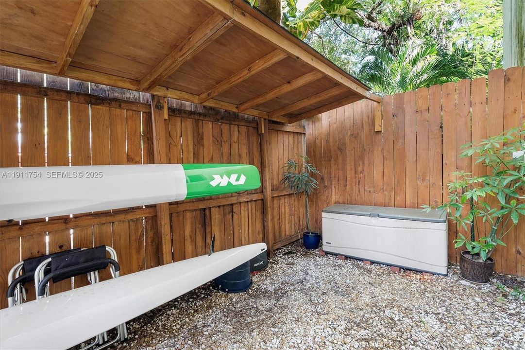 For Sale: $920,000 (2 beds, 2 baths, 1060 Square Feet)