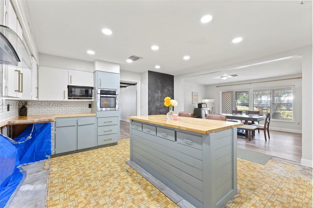 待售: $420,000 (4 贝兹, 2 浴室, 2522 平方英尺)