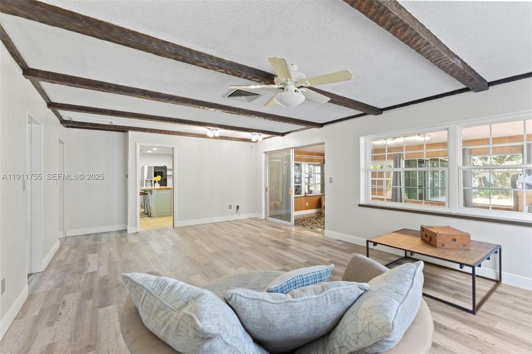 待售: $420,000 (4 贝兹, 2 浴室, 2522 平方英尺)