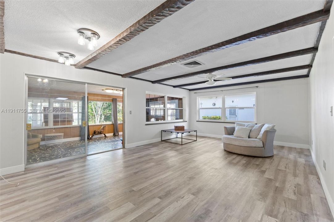 待售: $420,000 (4 贝兹, 2 浴室, 2522 平方英尺)