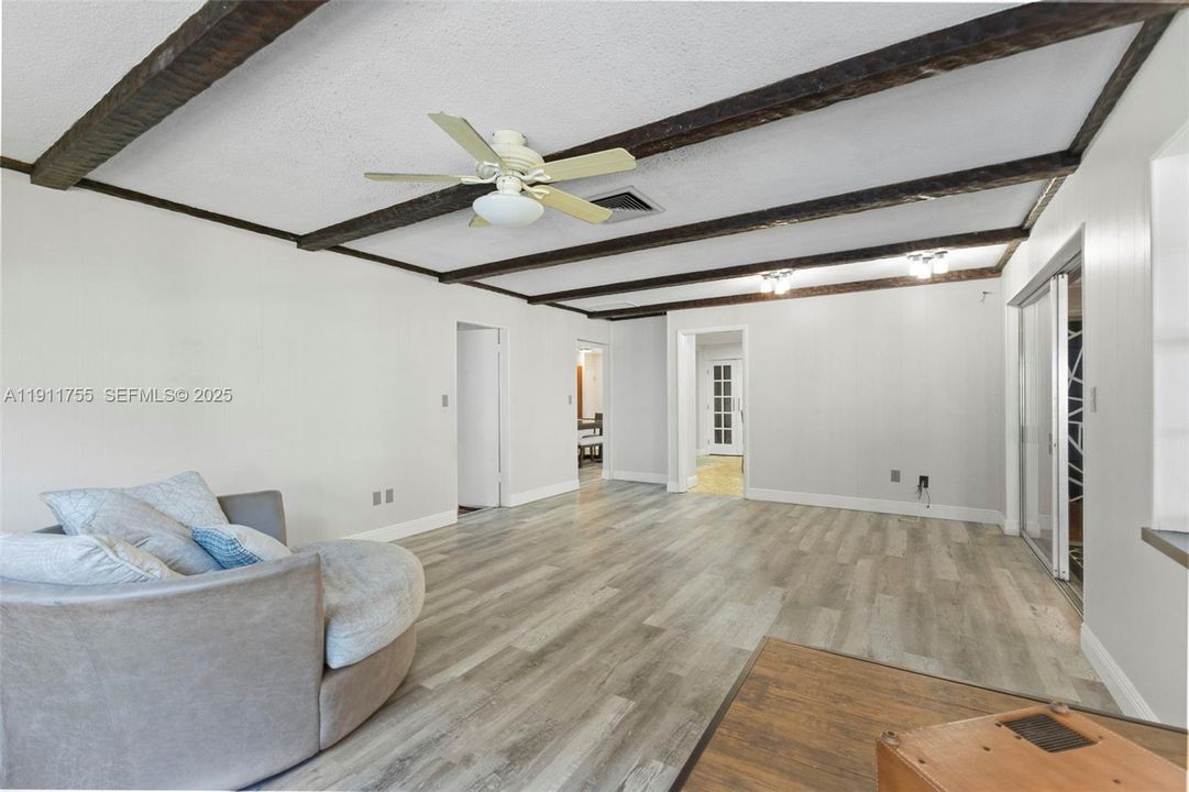 待售: $420,000 (4 贝兹, 2 浴室, 2522 平方英尺)