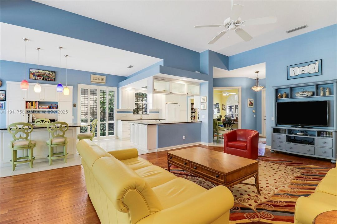 На продажу: $899,000 (3 спален, 3 ванн, 2221 Квадратных фут)