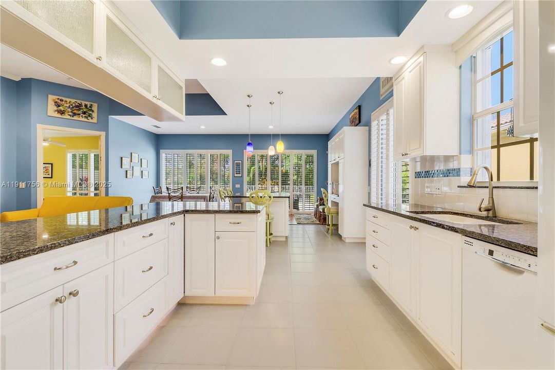 На продажу: $899,000 (3 спален, 3 ванн, 2221 Квадратных фут)