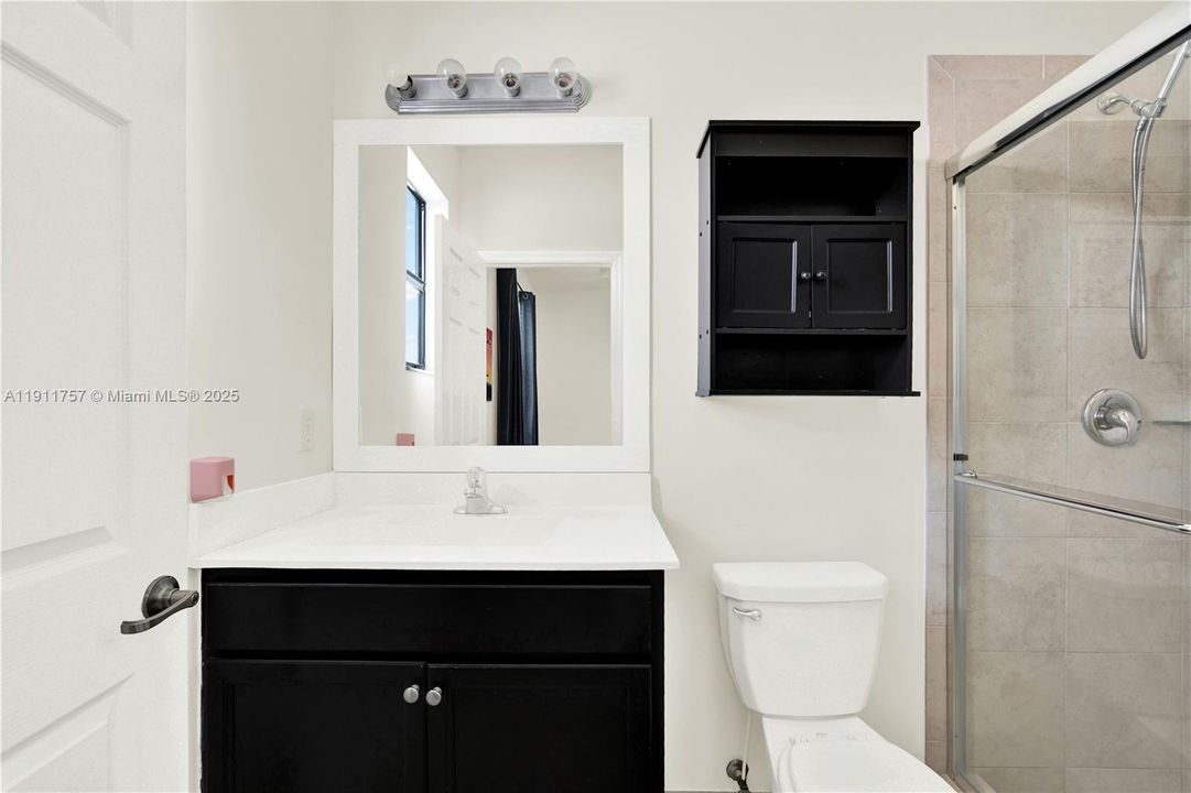 Activo con contrato: $390,000 (3 camas, 2 baños, 1524 Pies cuadrados)