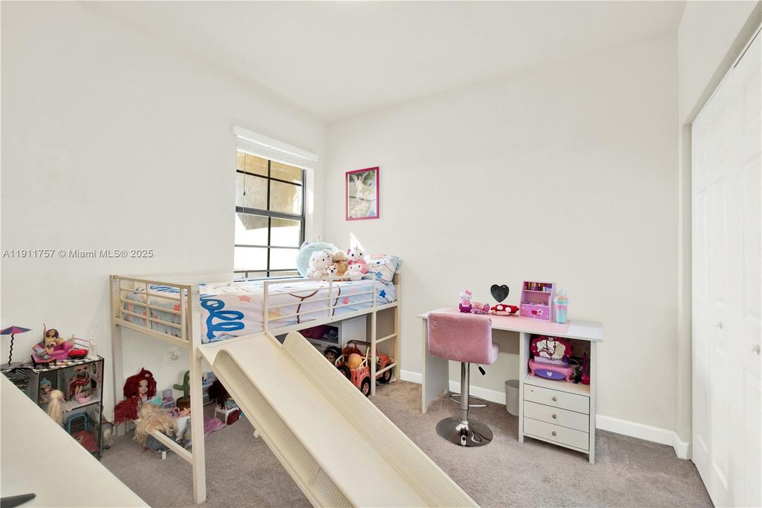 Activo con contrato: $390,000 (3 camas, 2 baños, 1524 Pies cuadrados)