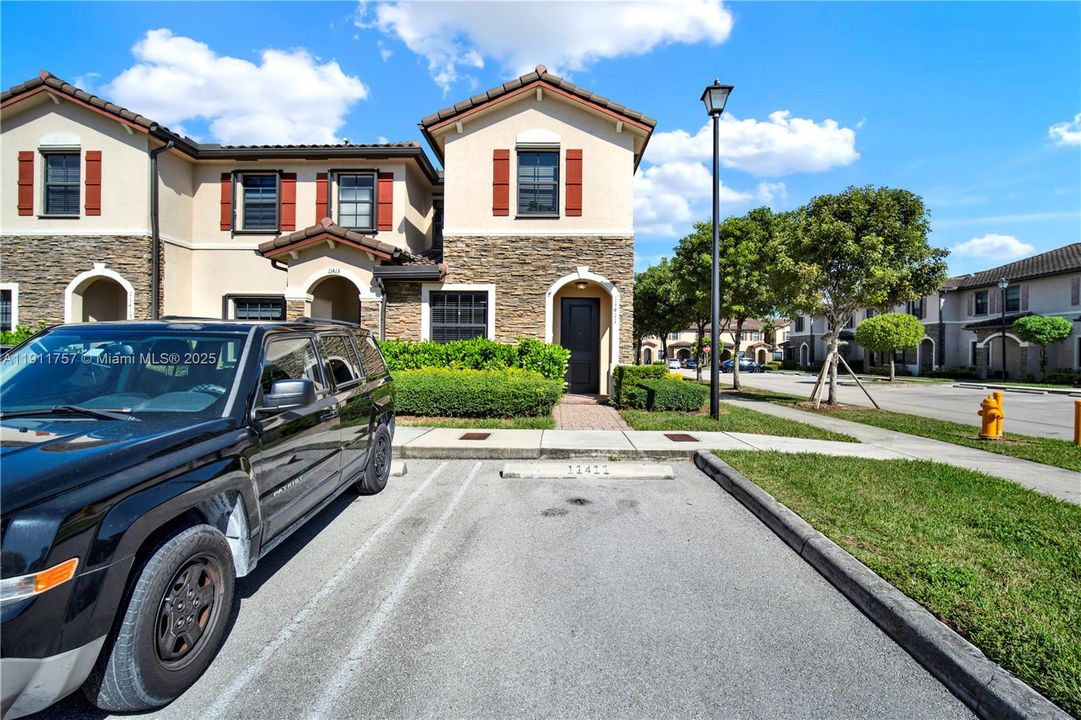 Activo con contrato: $390,000 (3 camas, 2 baños, 1524 Pies cuadrados)