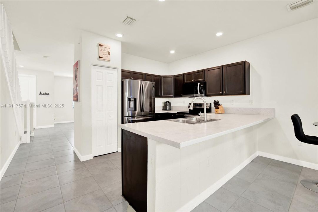 Activo con contrato: $390,000 (3 camas, 2 baños, 1524 Pies cuadrados)