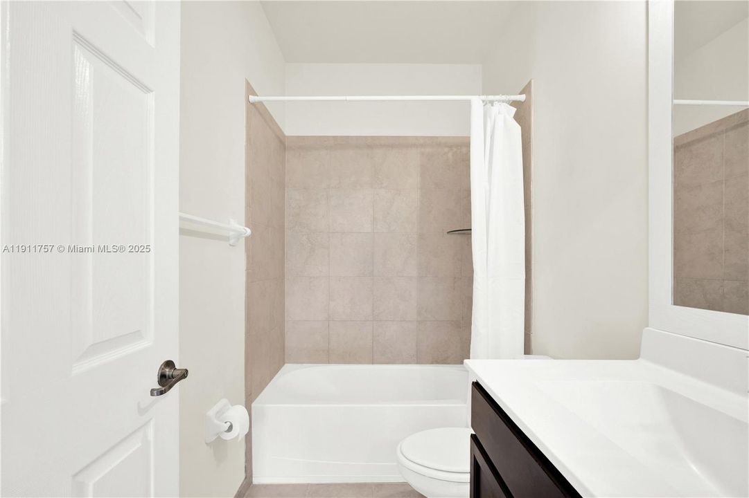 Activo con contrato: $390,000 (3 camas, 2 baños, 1524 Pies cuadrados)