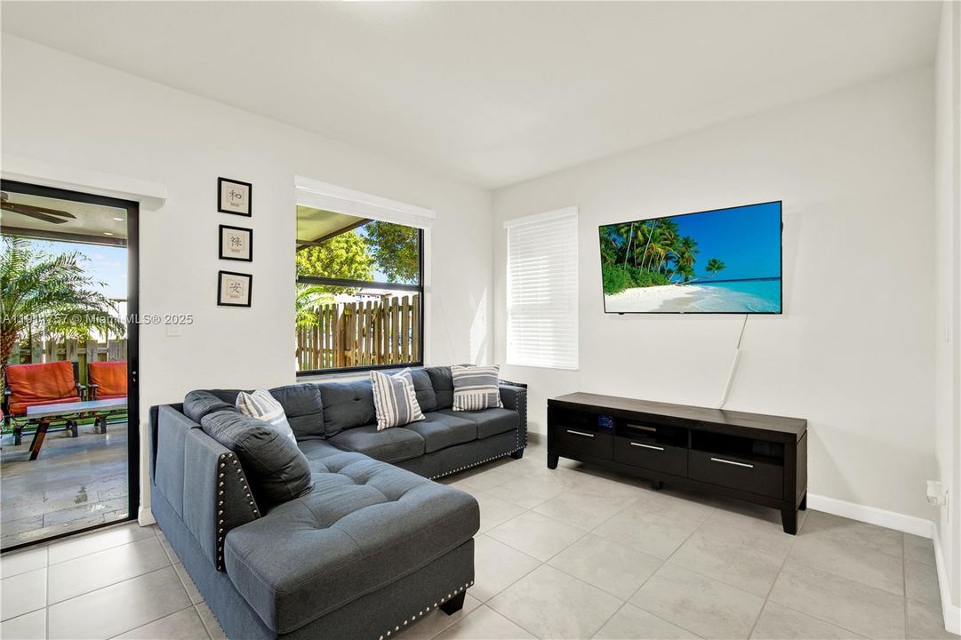 Activo con contrato: $390,000 (3 camas, 2 baños, 1524 Pies cuadrados)