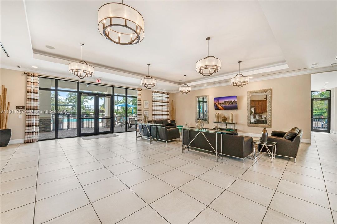 Activo con contrato: $390,000 (3 camas, 2 baños, 1524 Pies cuadrados)