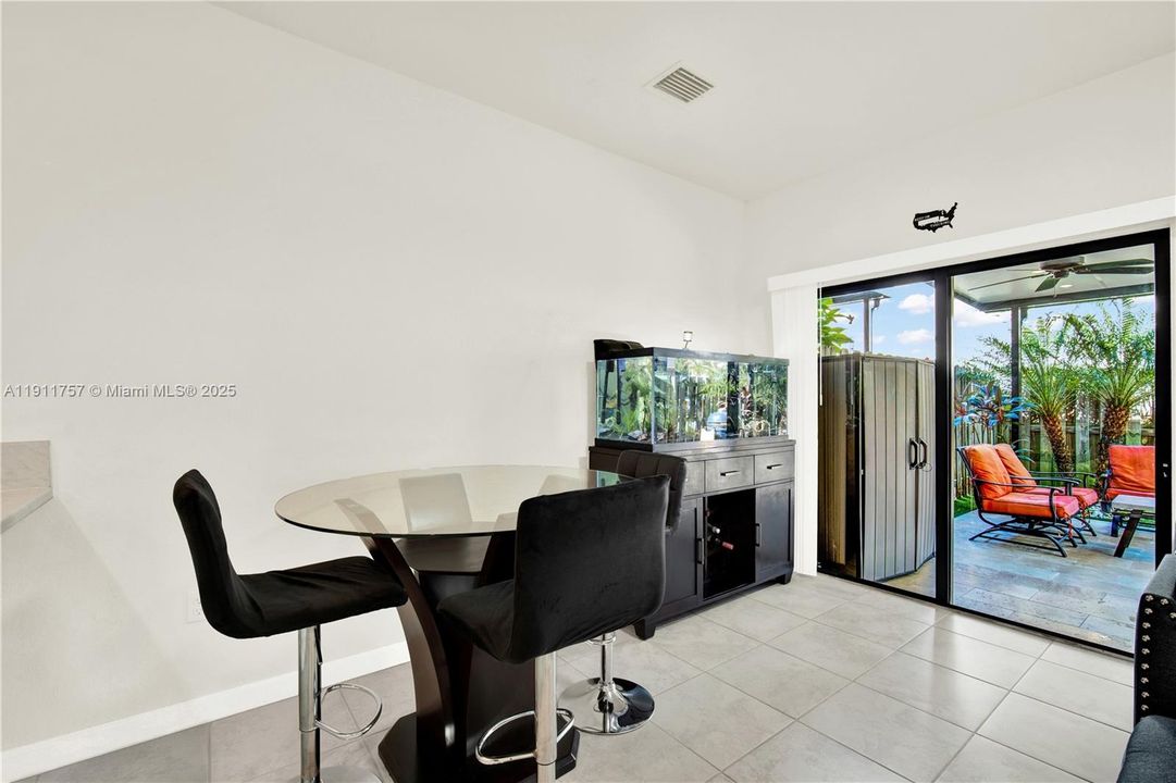 Activo con contrato: $390,000 (3 camas, 2 baños, 1524 Pies cuadrados)