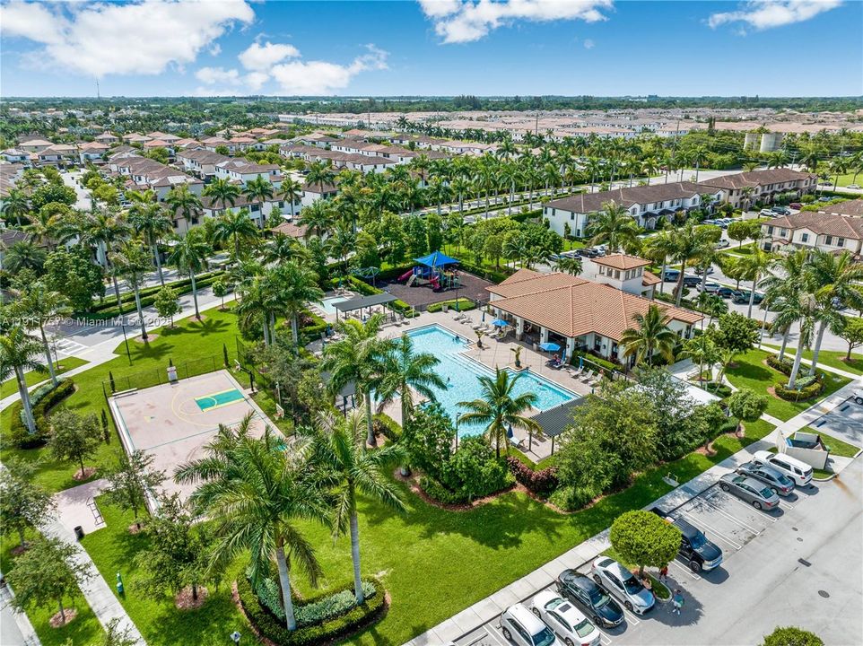 Activo con contrato: $390,000 (3 camas, 2 baños, 1524 Pies cuadrados)