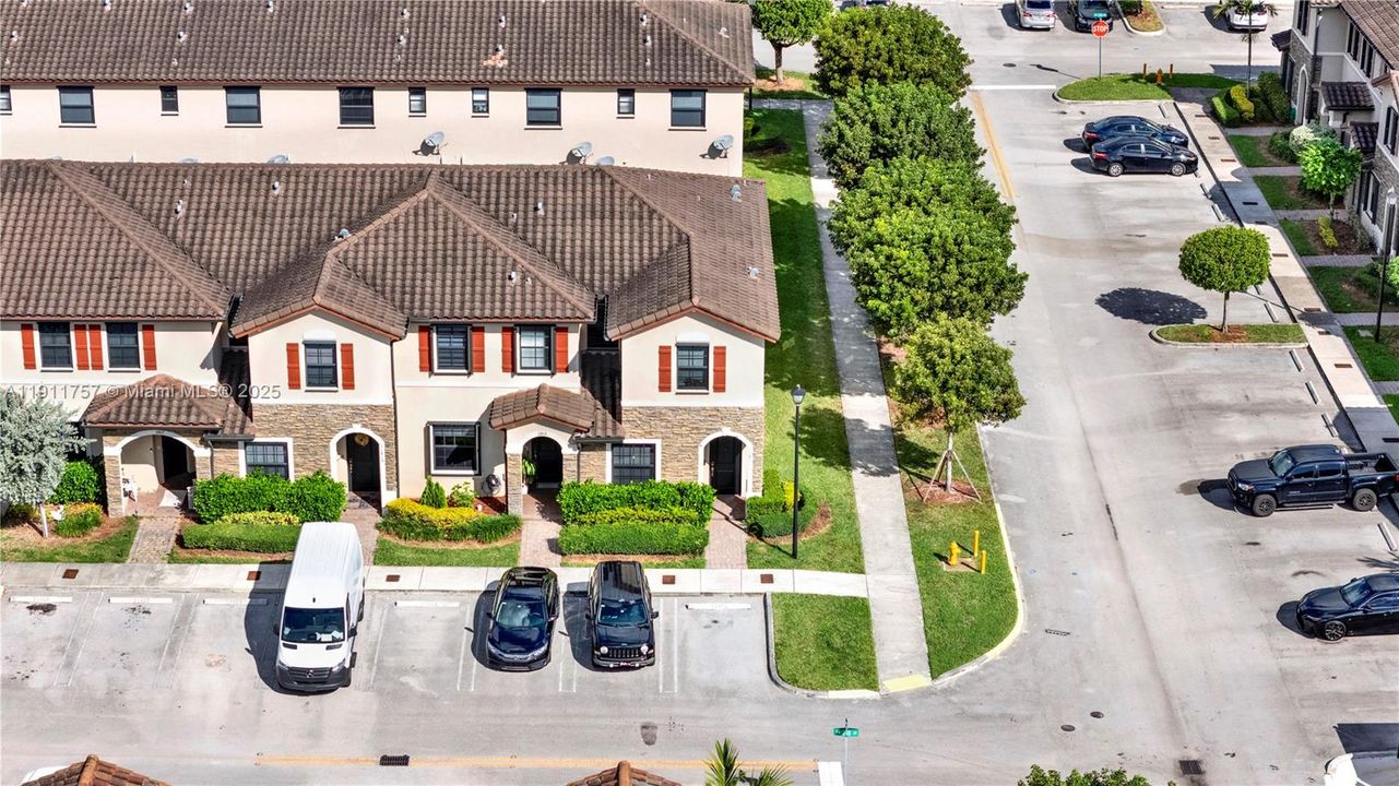 Activo con contrato: $390,000 (3 camas, 2 baños, 1524 Pies cuadrados)