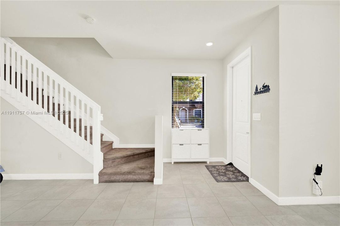 Activo con contrato: $390,000 (3 camas, 2 baños, 1524 Pies cuadrados)