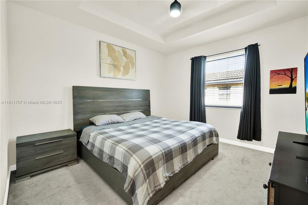 Activo con contrato: $390,000 (3 camas, 2 baños, 1524 Pies cuadrados)