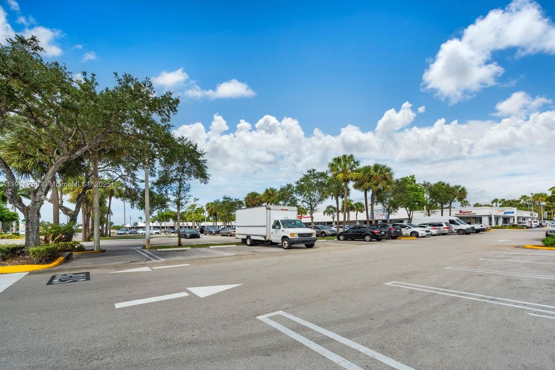 Huge parking lot with plenty of spaces!