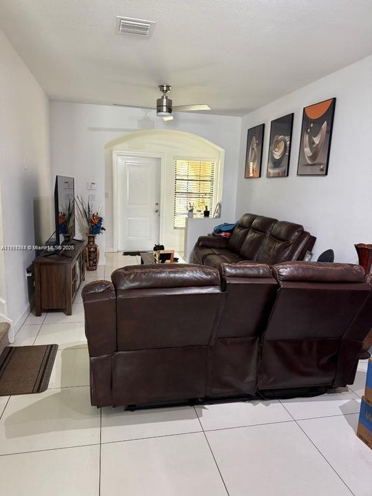 En Venta: $509,900 (3 camas, 2 baños, 1777 Pies cuadrados)