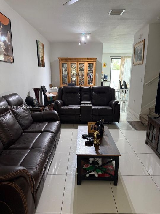 En Venta: $509,900 (3 camas, 2 baños, 1777 Pies cuadrados)