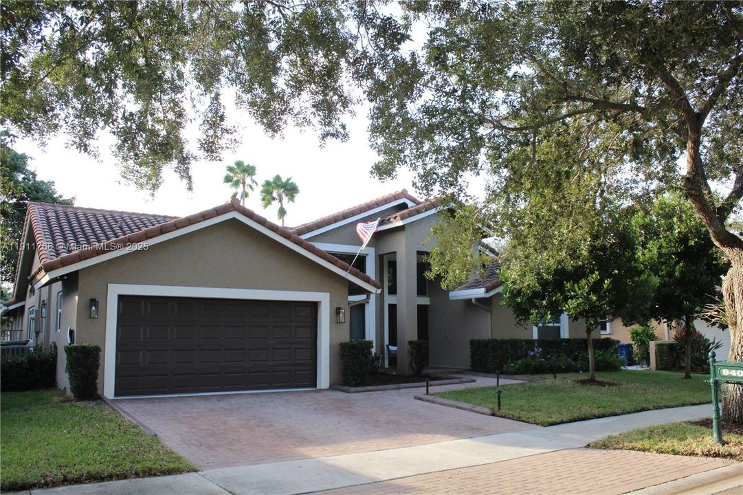 For Sale: $1,150,000 (5 beds, 2 baths, 2597 Square Feet)