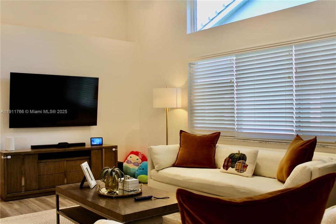 For Sale: $1,150,000 (5 beds, 2 baths, 2597 Square Feet)