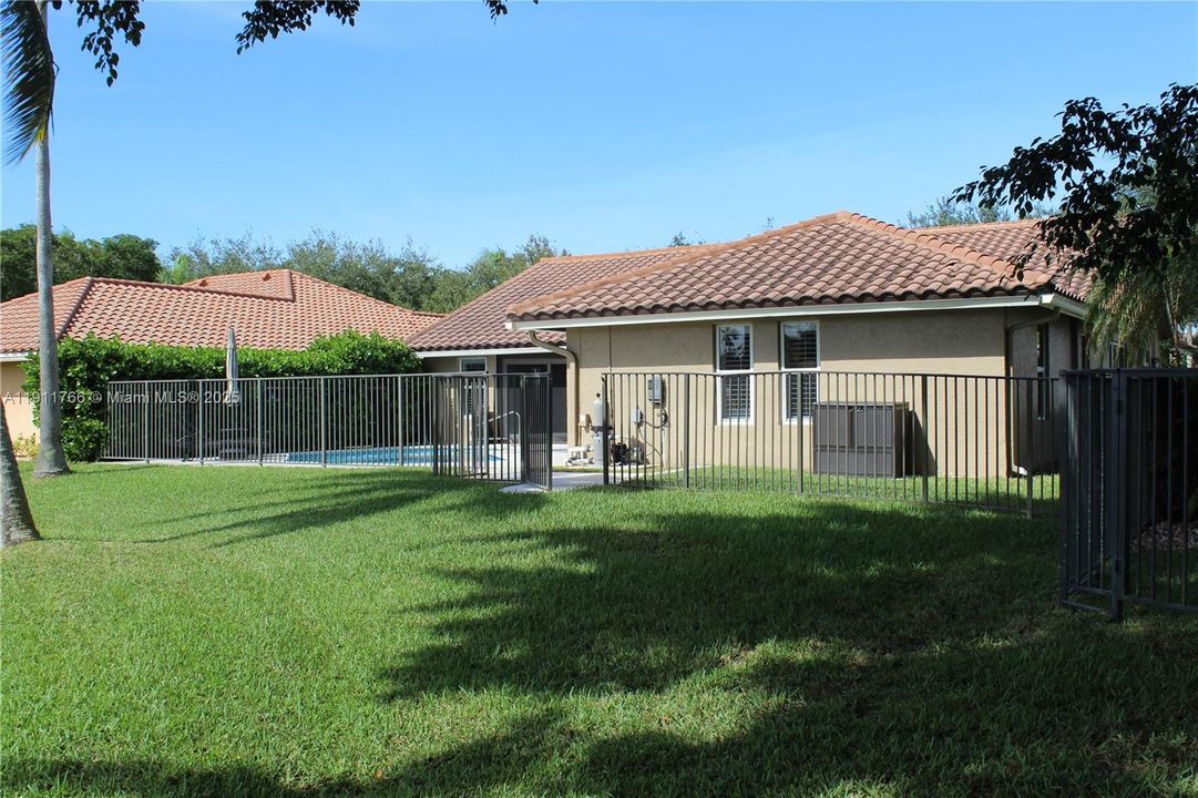 For Sale: $1,150,000 (5 beds, 2 baths, 2597 Square Feet)