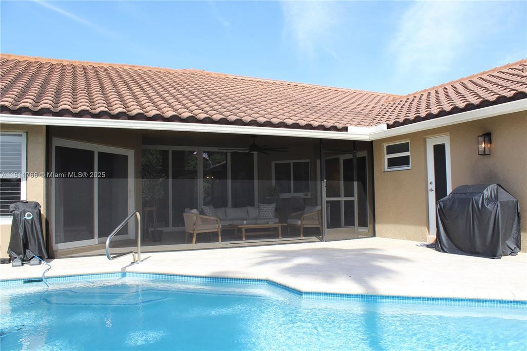 For Sale: $1,150,000 (5 beds, 2 baths, 2597 Square Feet)