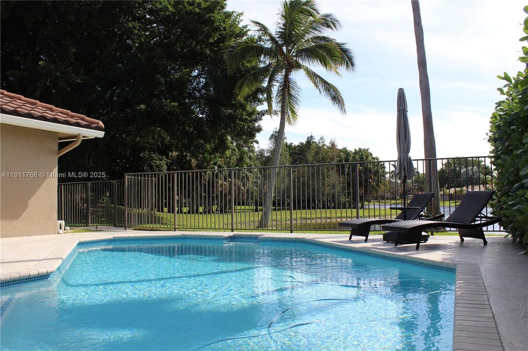 For Sale: $1,150,000 (5 beds, 2 baths, 2597 Square Feet)