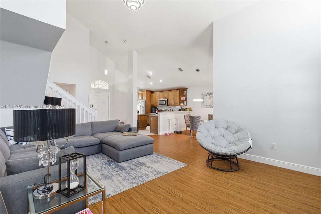 En Venta: $410,000 (4 camas, 2 baños, 0 Pies cuadrados)