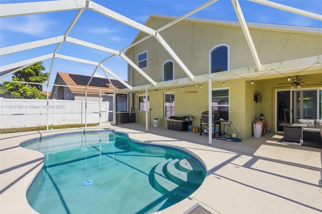 En Venta: $410,000 (4 camas, 2 baños, 0 Pies cuadrados)